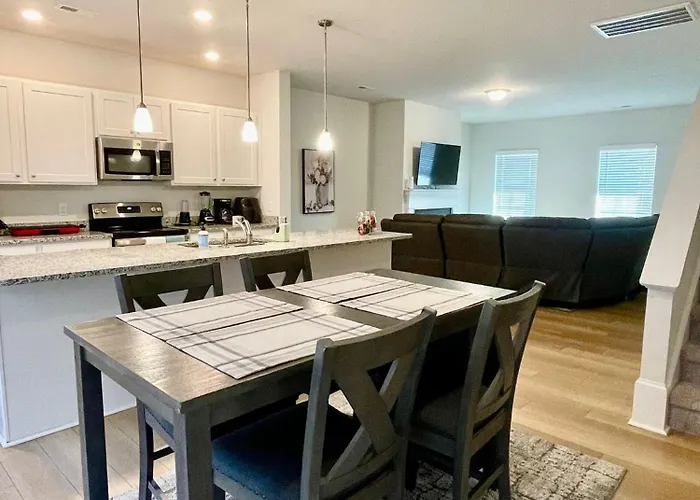 Luxury Living! Peaceful,comfort And Spacious