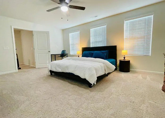 Holiday home Luxury Living! Peaceful,comfort And Spacious