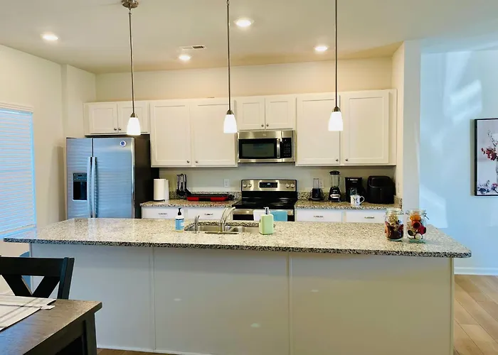 Luxury Living! Peaceful,comfort And Spacious Holiday home Winston-Salem