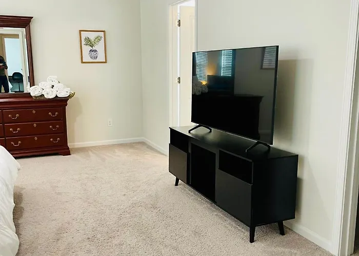 Luxury Living! Peaceful,comfort And Spacious Holiday home *