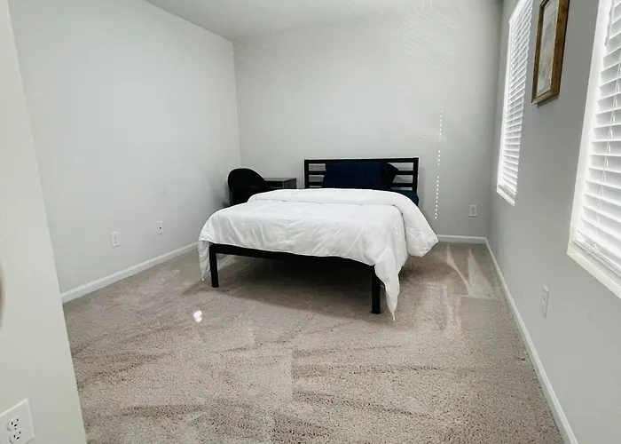 Luxury Living! Peaceful,comfort And Spacious Holiday home Winston-Salem