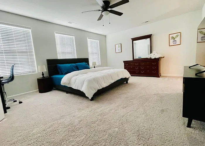 Holiday home Luxury Living! Peaceful,comfort And Spacious Winston-Salem