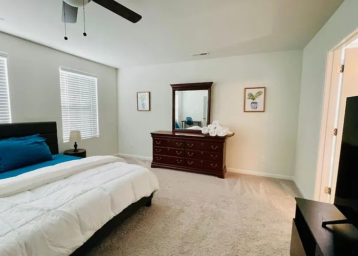 Luxury Living! Peaceful,comfort And Spacious *