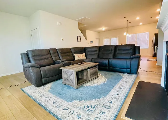 Luxury Living! Peaceful,comfort And Spacious Holiday home