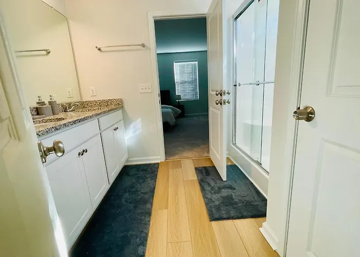 Holiday home Luxury Living! Peaceful,comfort And Spacious *