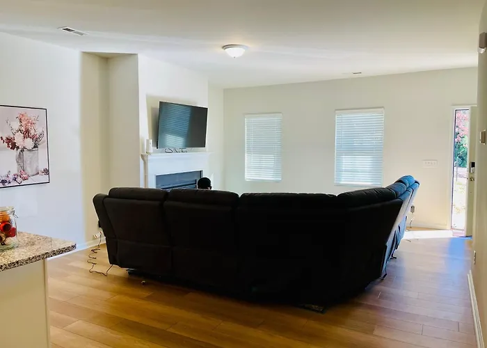 Holiday home Luxury Living! Peaceful,comfort And Spacious *