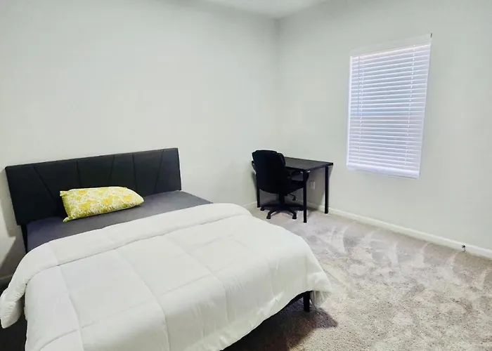 Luxury Living! Peaceful,comfort And Spacious Holiday home Winston-Salem